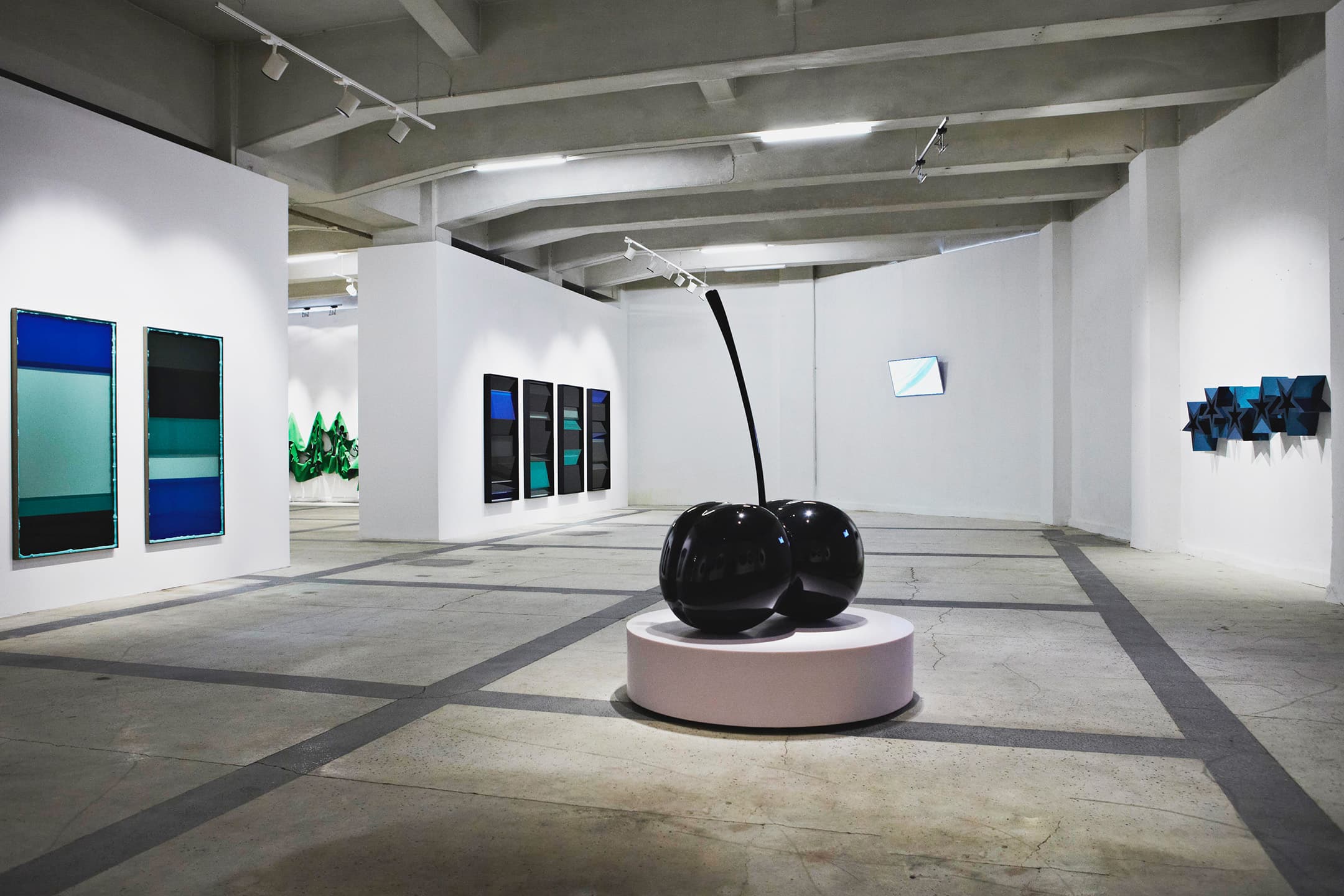 :mentalKLINIK, texts, FAR FROM THE MADDING CROWD